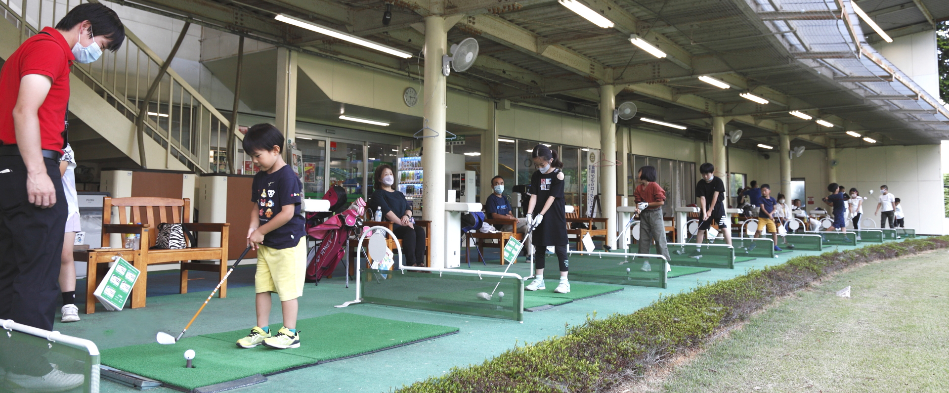 富岡かぶらロータリークラブはジュニアゴルファー育成事業も行っております。